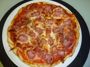 pizza fácil de beicon y longaniza